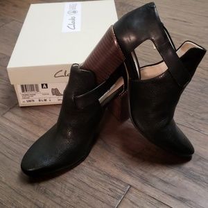 Clark's Crumble Sugar Leather Shootie Black 8.5